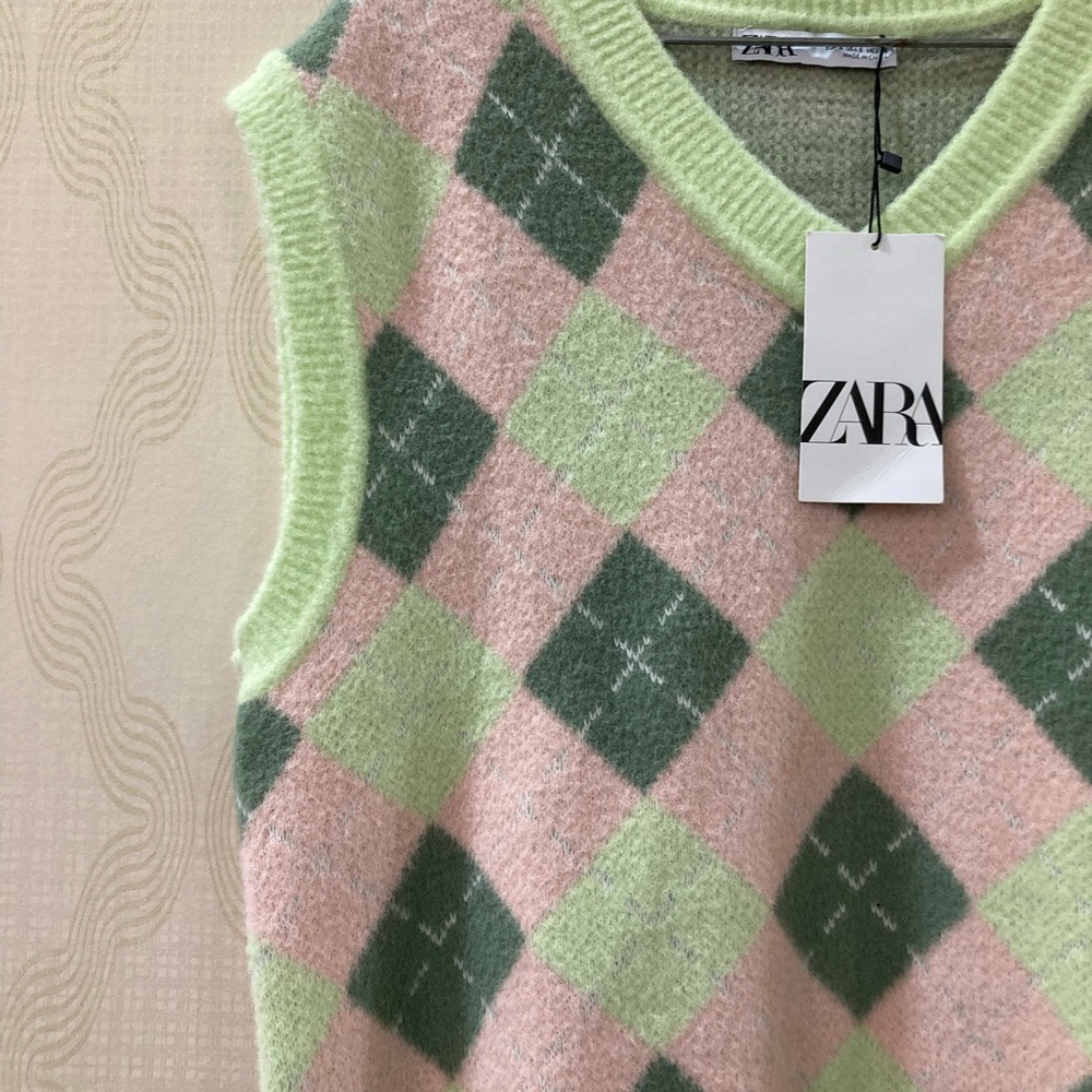 ZARA Sweater Vest - Picture 5 of 8